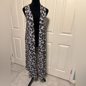 LulaRoe Sleeveless Long Floral Duster Vest in Black and Light Gray